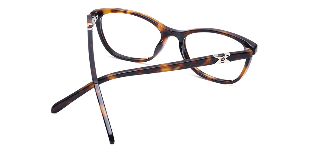 Brown_Demi_with_Demi