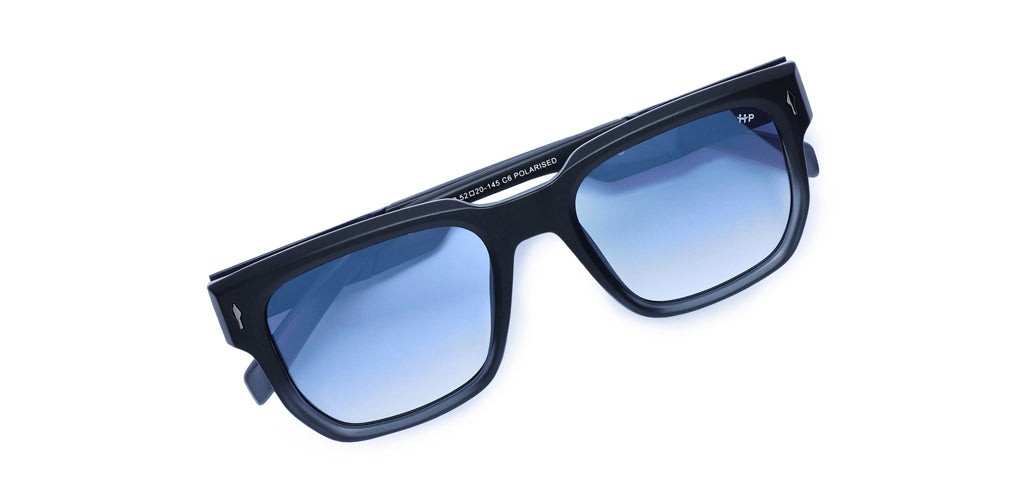 Black_Gradal_with_Blue_Lens