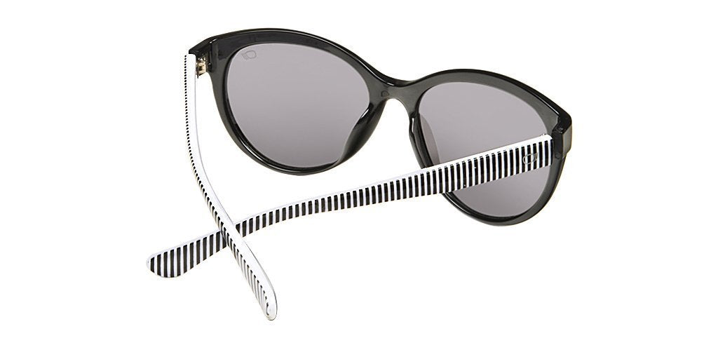 Black_with_White_Lens