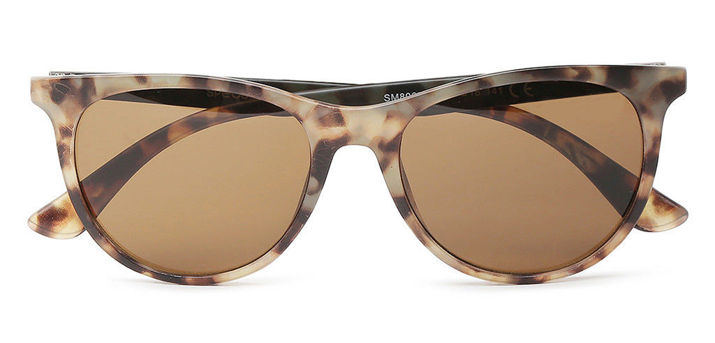 Demi_with_Brown_Lens